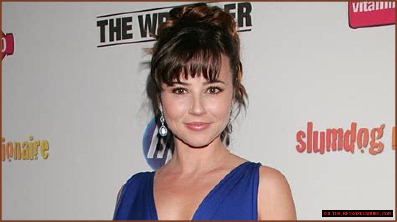 The Blonde Bombshell: Linda Cardellini's Transformation
